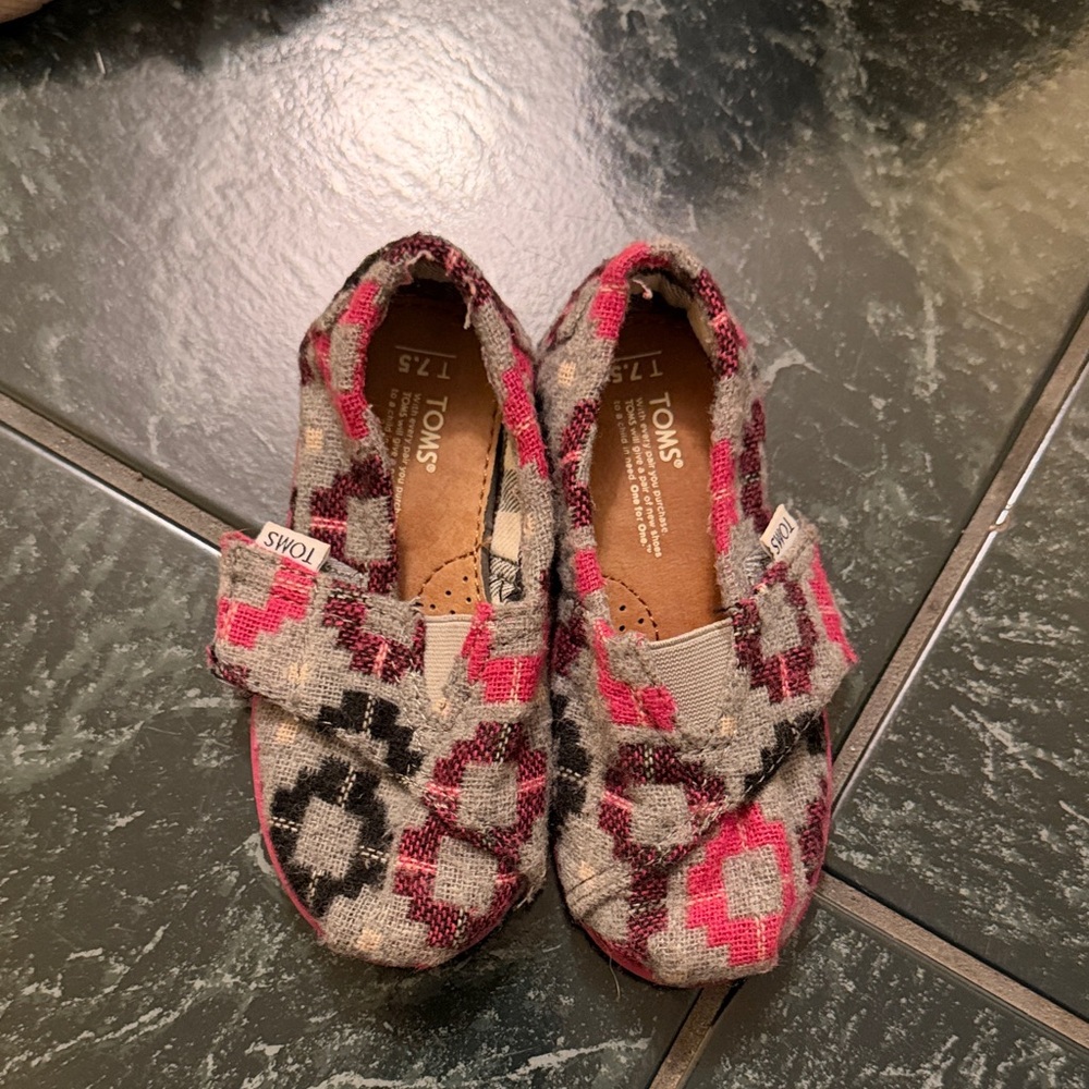 Toms Kids Pink Gray Geometric Slip-On Sneakers